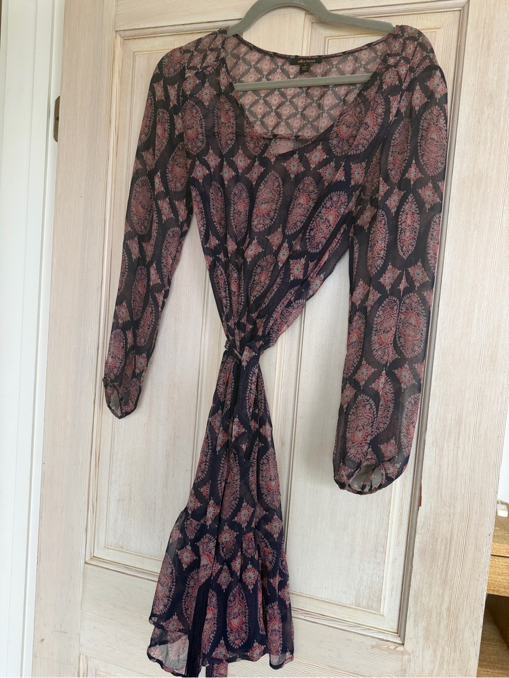 Ella Moss 100% Silk Navy and Rose Paisley Long-Sleeve Tie-Waist Dress with belt